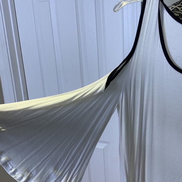 EUC Celeste Black/White Cold Shoulder Top, X-Large - Picture 4 of 6